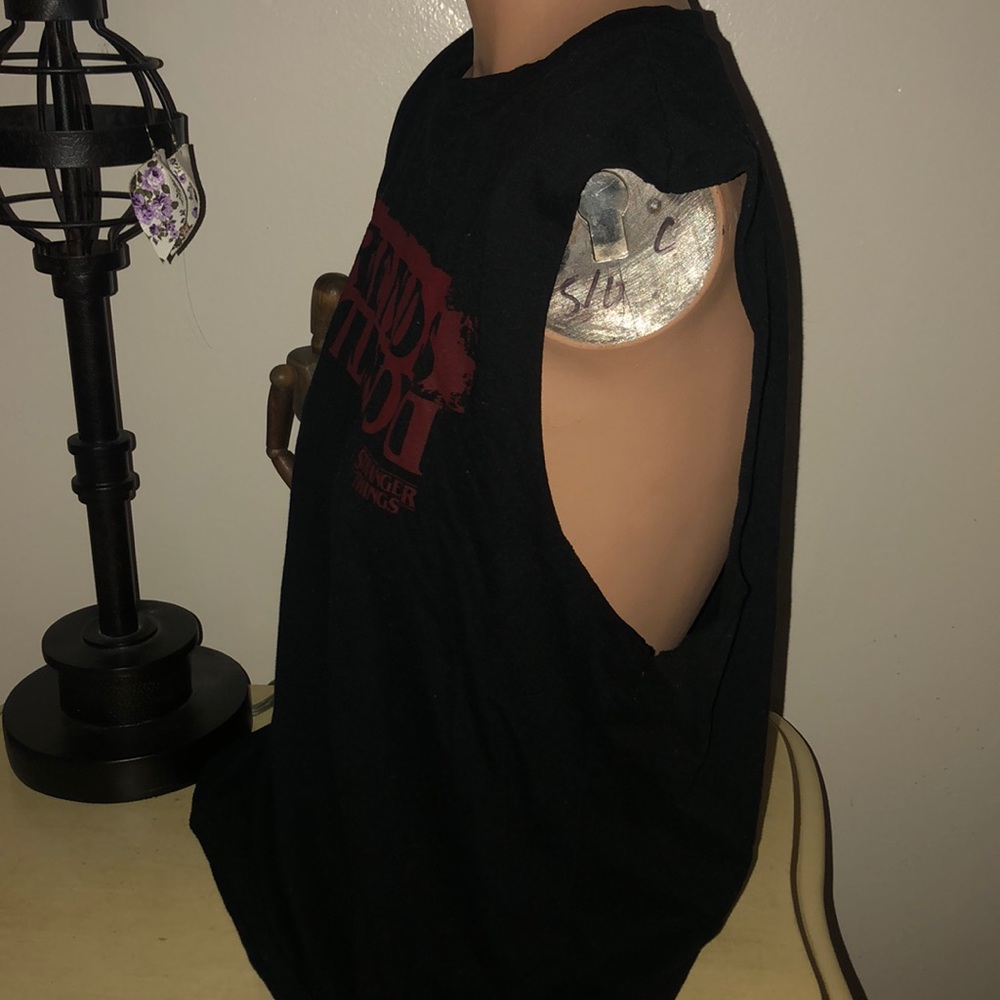 👽👽Stranger Things Muscle Tee - Picture 2 of 5